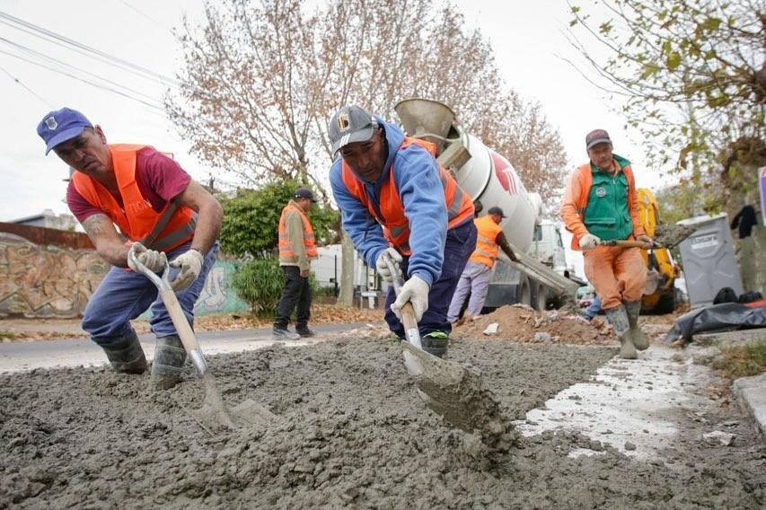 Avanza una obra de bacheo en Quilmes Centro