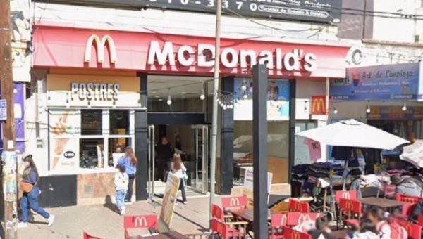 Incidentes en local de McDonalds: Una mujer fue detenida