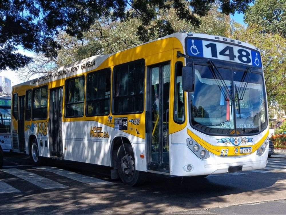 Policía repelió a tiros un intento de robo en un colectivo: Delincuente fue hospitalizado