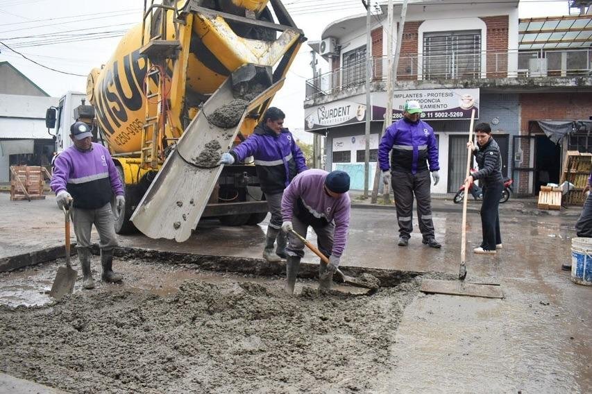 Mayra Mendoza supervisó nuevas obras de bacheo