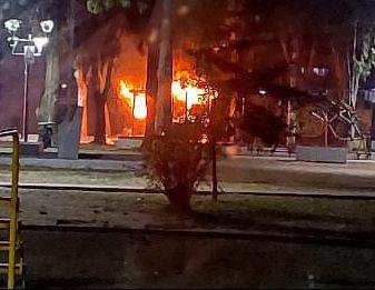 Incendiaron el ecopunto de la Plaza Villa Armonía