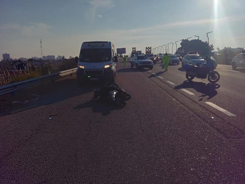 Accidente fatal en la Autopista: Murió un motociclista