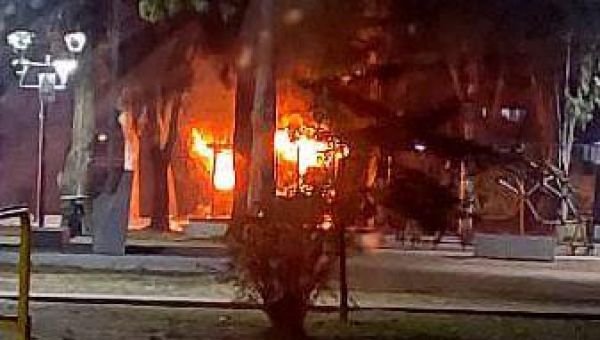 Incendiaron el ecopunto de la Plaza Villa Armonía