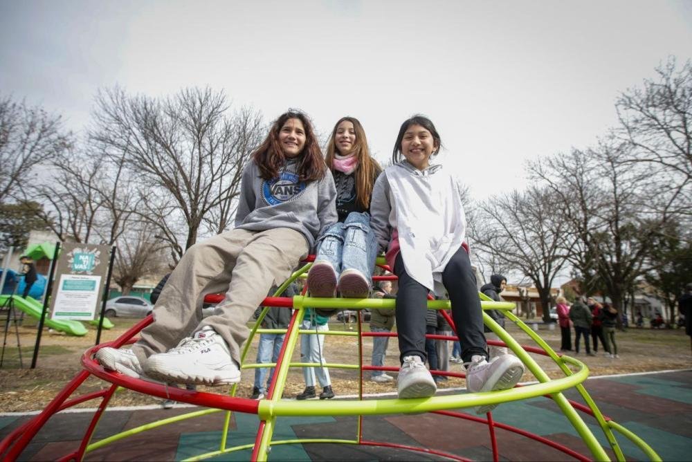 Inauguraron nuevos juegos en la plaza "Héroes de Malvinas"