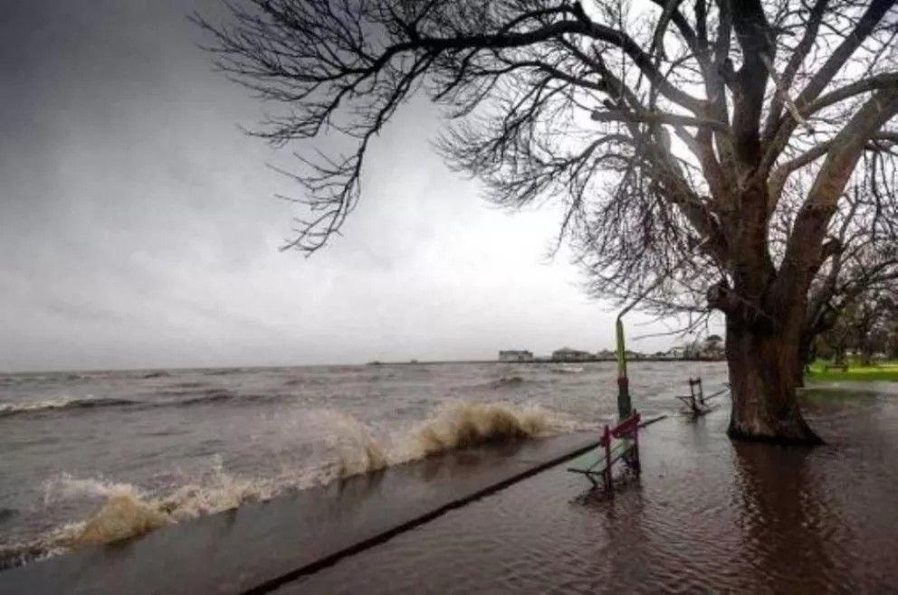 Vientos del sudeste podrían generar la salida del rio y calles anegadas en La Ribera