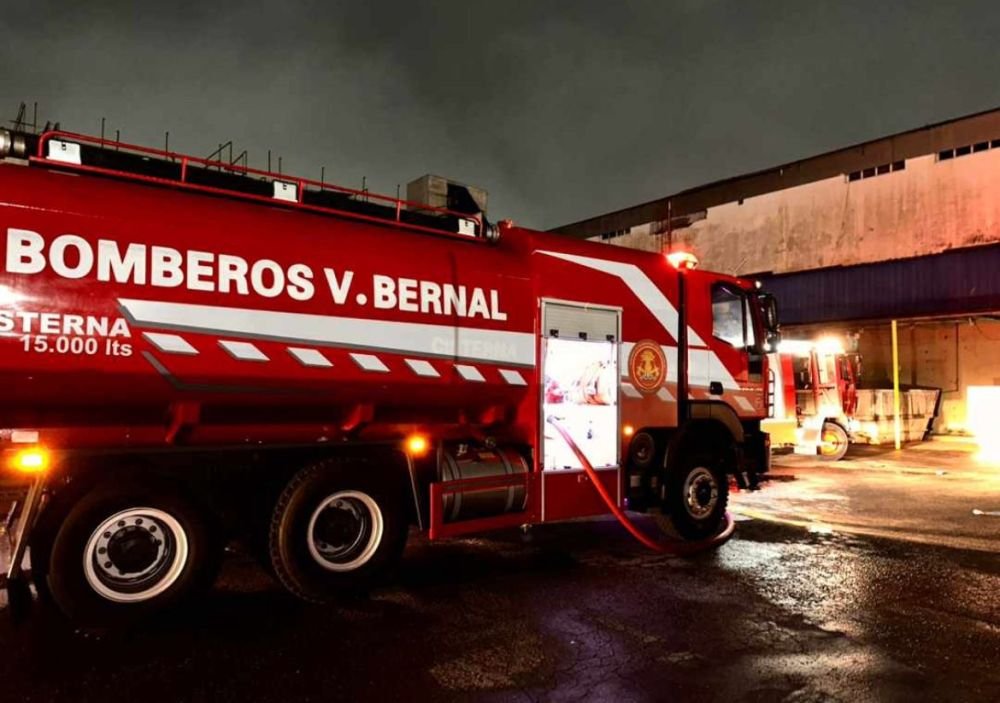 Incendio en un frigorífico movilizó a varias dotaciones de Bomberos