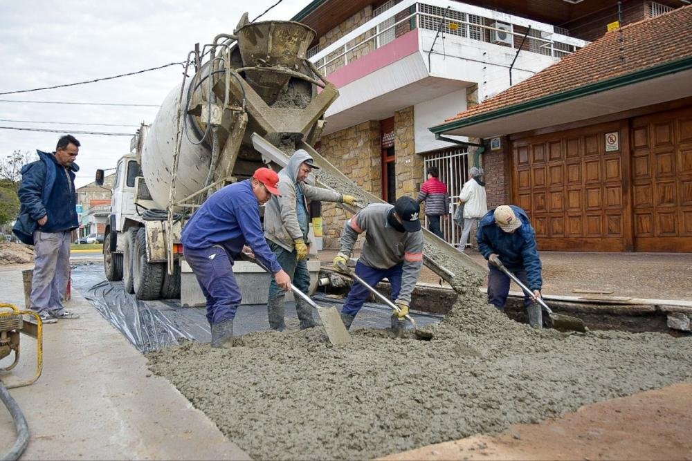 Avanza el Plan Municipal de Bacheo 2024 en todos los barrios del distrito