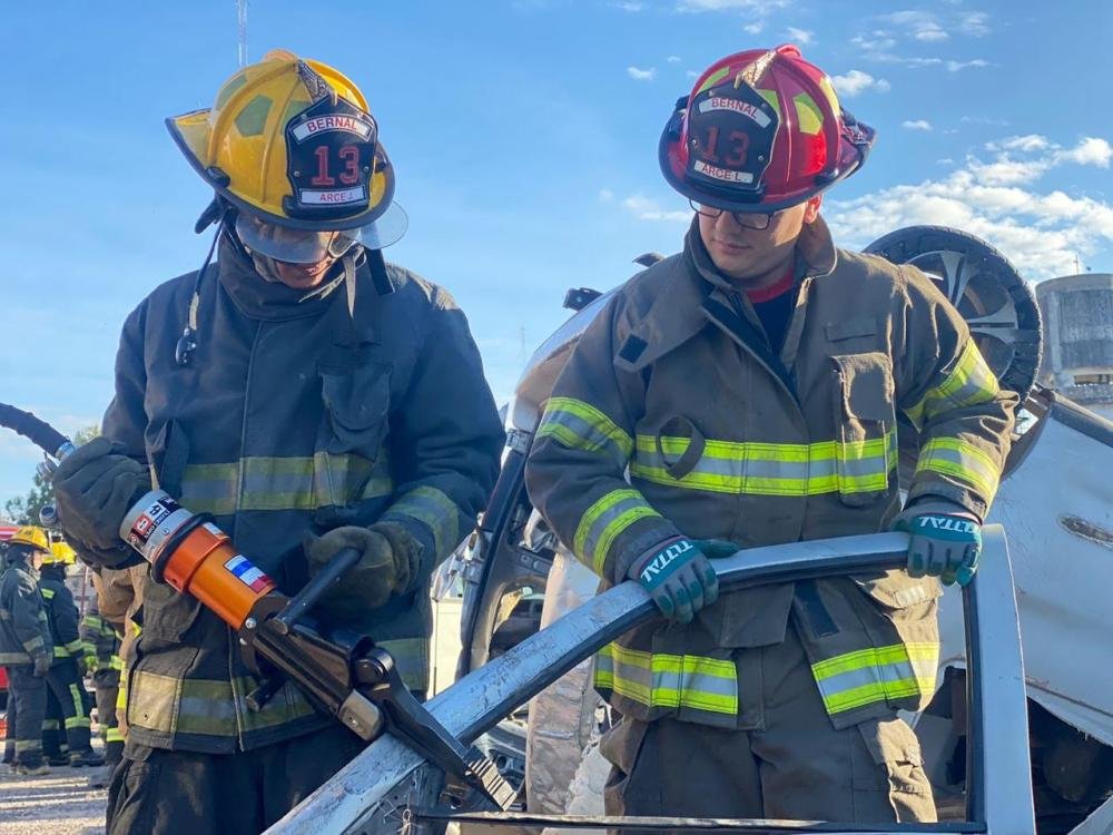 Bomberos y el Nuevo Quilmes Plaza se unen para celebrar el "Día de la Niñez"