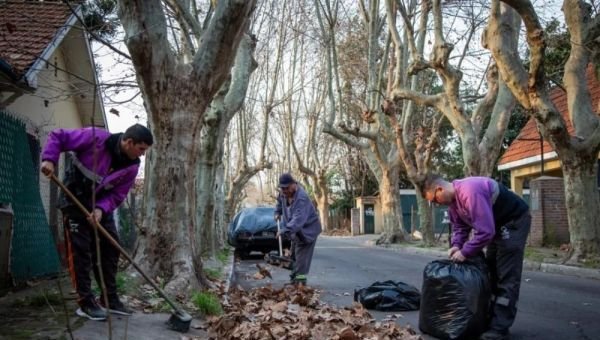 Operativos de limpieza y desmalezado en La Ribera y Villa Argentina