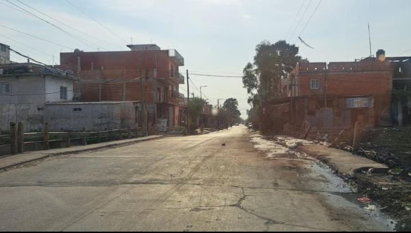 [VIDEO] Denuncian a sujetos que arrojaban basura en la vía pública