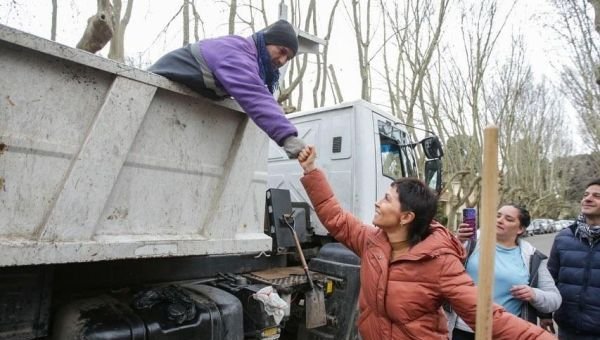 Mayra Mendoza supervisó un operativo integral de limpieza en Villa Argentina