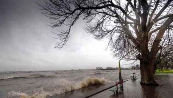 Vientos del sudeste podrían generar la salida del rio y calles anegadas en La Ribera