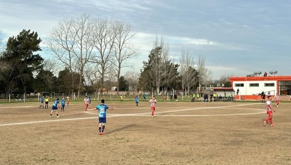 El Club Juventud de Bernal igualó ante Náutico Hacoaj