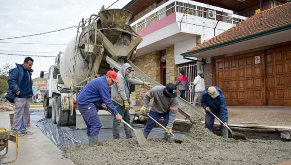 Avanza el Plan Municipal de Bacheo 2024 en todos los barrios del distrito