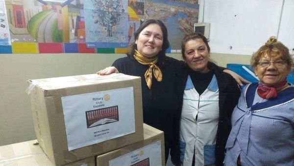 Escuela de adultos de Quilmes recibió una colección de libros