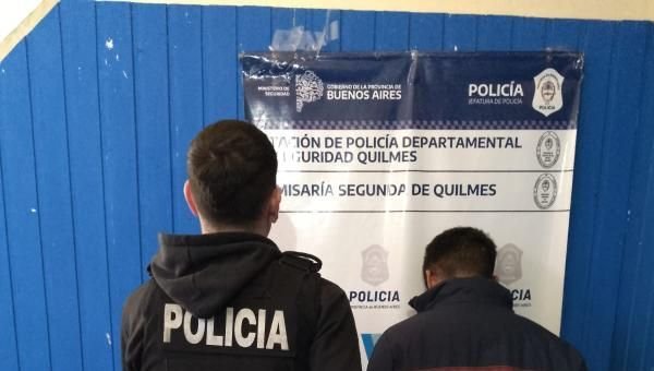 Vecinos redujeron a delincuente que robó un celular