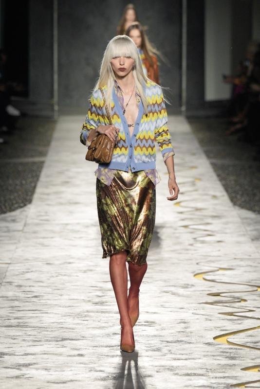 Quilmeña desfiló para Versace en la Semana de la Moda de Milán