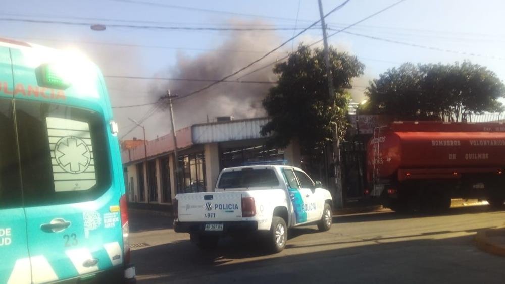 Incendio afectó una vivienda en Ezpeleta