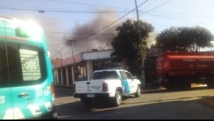 Incendio afectó una vivienda en Ezpeleta