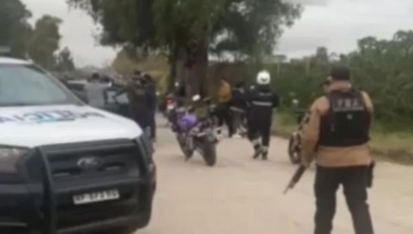 Secuestraron vehículos y licencias a grupo de motociclistas denunciado por vecinos