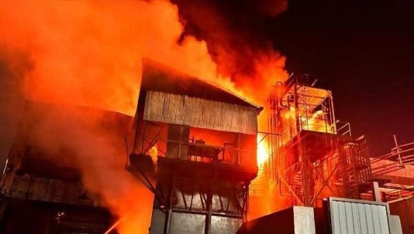 Voraz incendio en una refinería de Quilmes Oeste