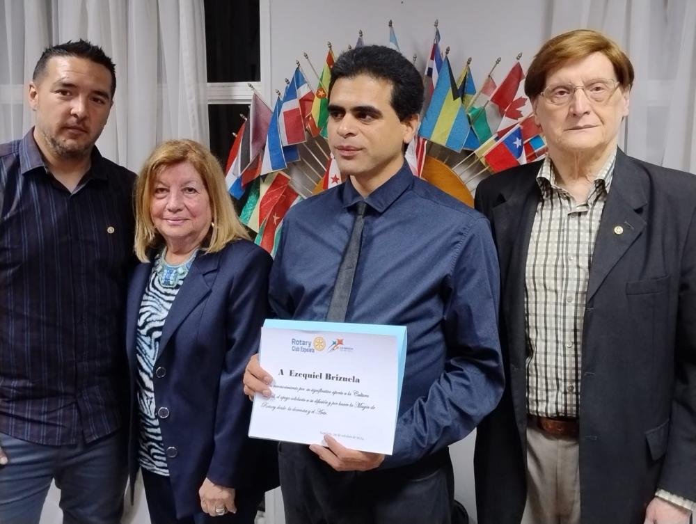 Reconocimiento del Rotary de Ezpeleta a destacado artista plástico quilmeño