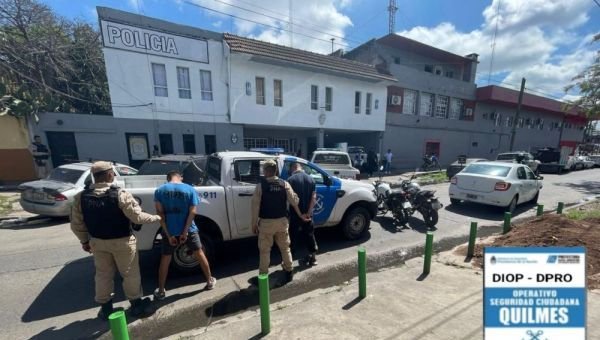 Rastrearon una moto robada y en el allanamiento recuperaron otros vehículos: Dos detenidos