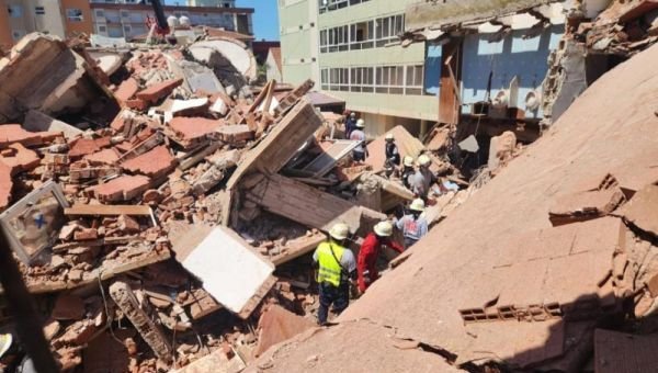 Bomberos Voluntarios de Quilmes se suman al rescate tras el derrumbe en Villa Gesell