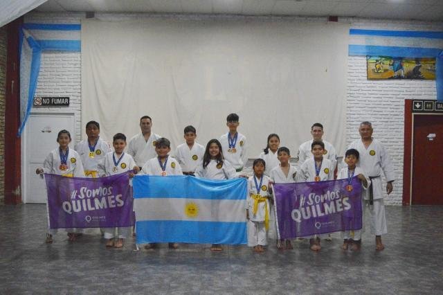 Karatecas de Ezpeleta conquistan 12 medallas en el Mundial IKU