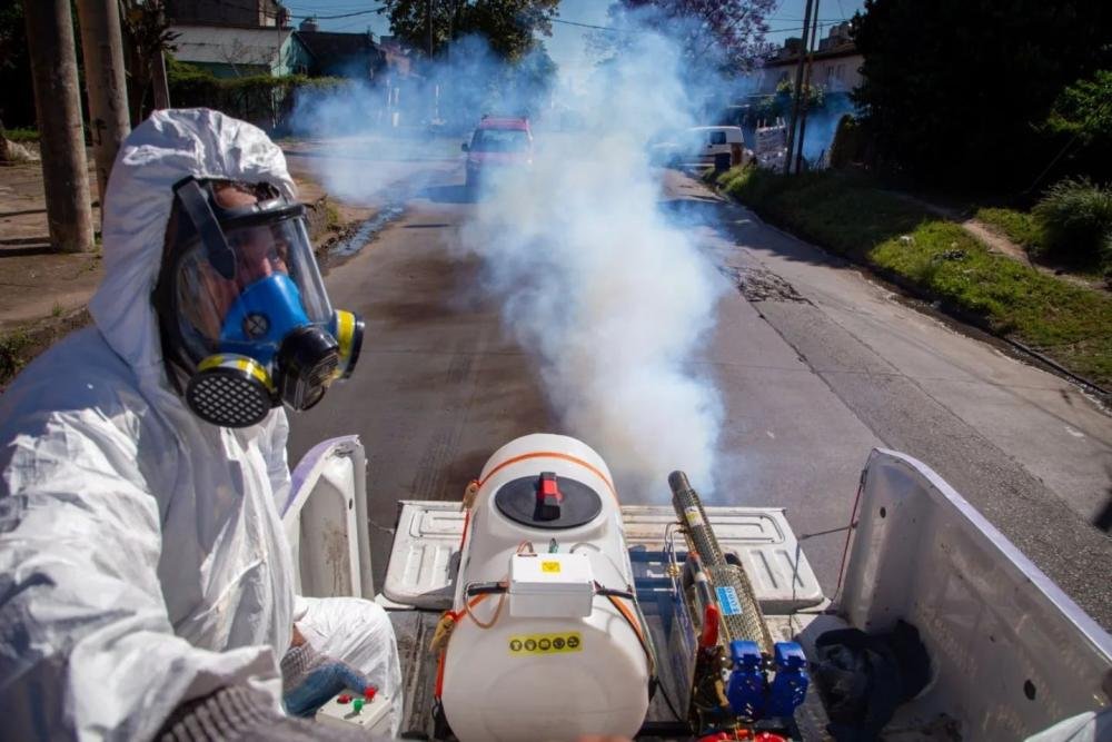 Continúan los operativos simultáneos de fumigación contra el dengue