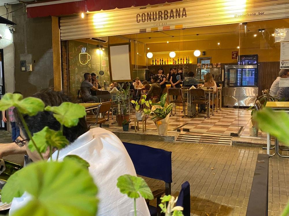 Abrió "Conurbana", el primer resto-bar de Barrio Parque Bernal