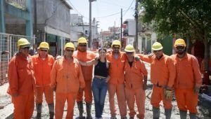 Mayra Mendoza recorrió obras en Villa Itatí