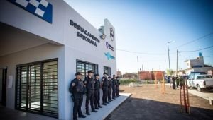 Inauguraron una posta policial y un parque en el Barrio Sayonara