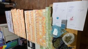 Intentó darse a la fuga de un control, lo interceptaron y secuestraron gran cantidad de droga