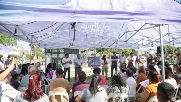 Anunciaron un nuevo polideportivo y asfaltos en el Barrio Kolynos