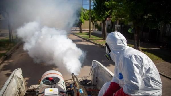 Siguen los operativos de fumigación contra el dengue