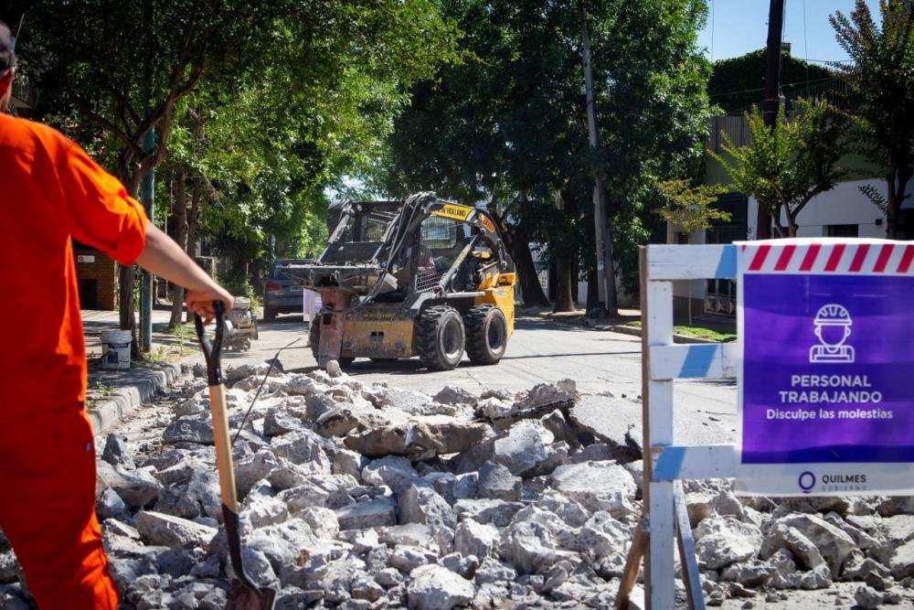 Continúan los trabajos de bacheo y tomado de juntas y fisuras