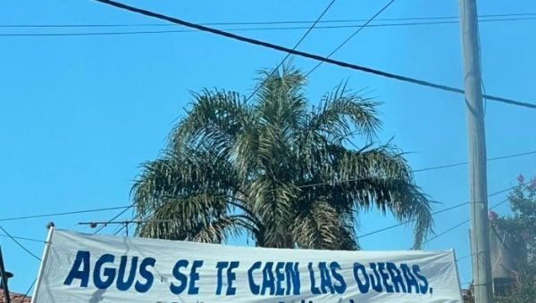 Extraños pasacalles en Quilmes Oeste despertaron la curiosidad de vecinos: ¿De qué se trata?