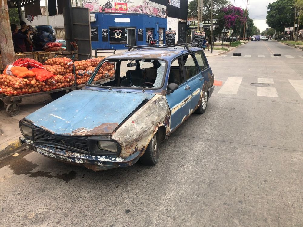 Tragedia en Solano: Un muerto y dos heridos tras ser embestidos por un auto