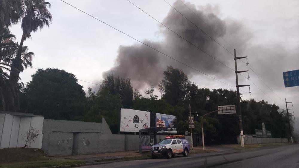 Se prendió fuego un sector del boliche "El Bosque"