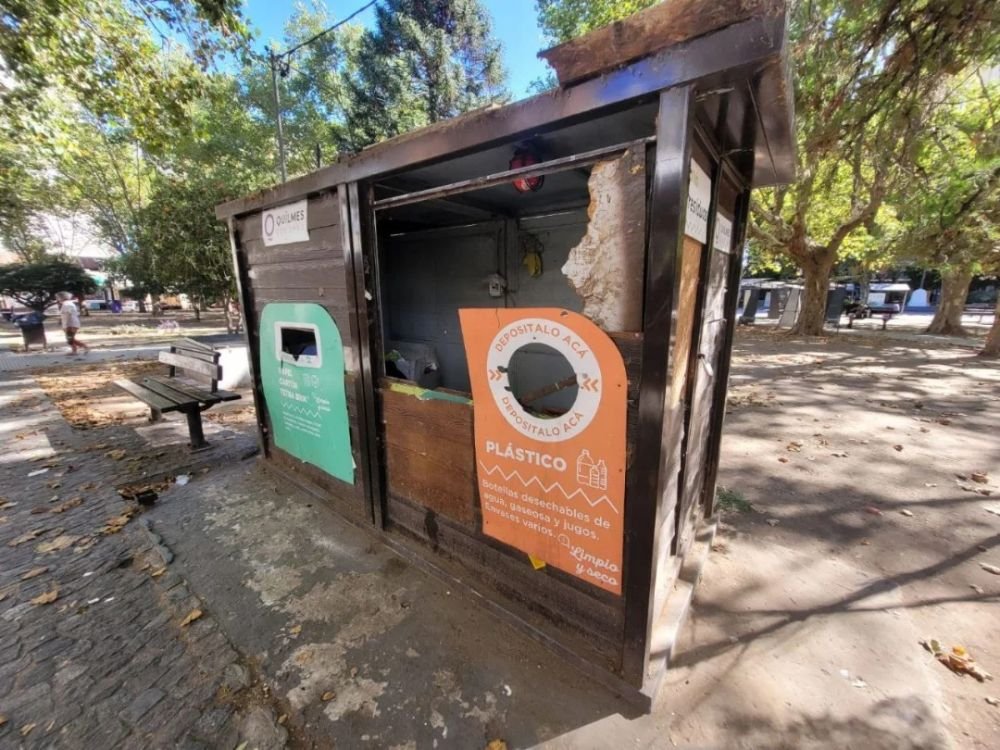 Vandalizaron el Ecopunto de la Plaza San Martín