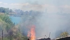 Incendio en el Parque Industrial Quilmes: Densa columna de humo alarmó a vecinos