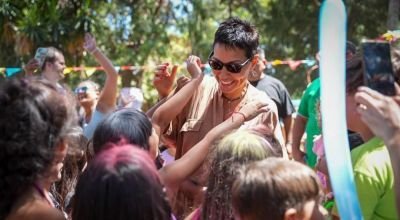 Mayra Mendoza junto a 400 niños en el cierre del programa "Escuelas Abiertas en Verano"