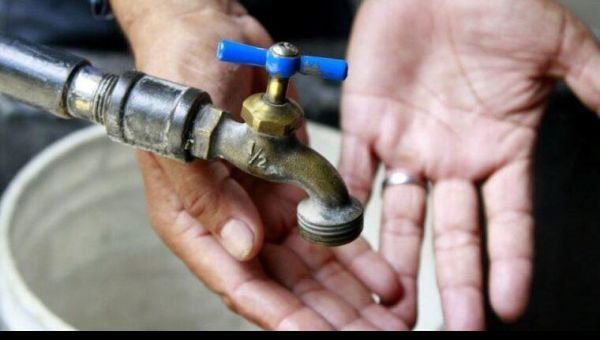 Vecinos del barrio Esperanza Grande llevan semanas sin agua