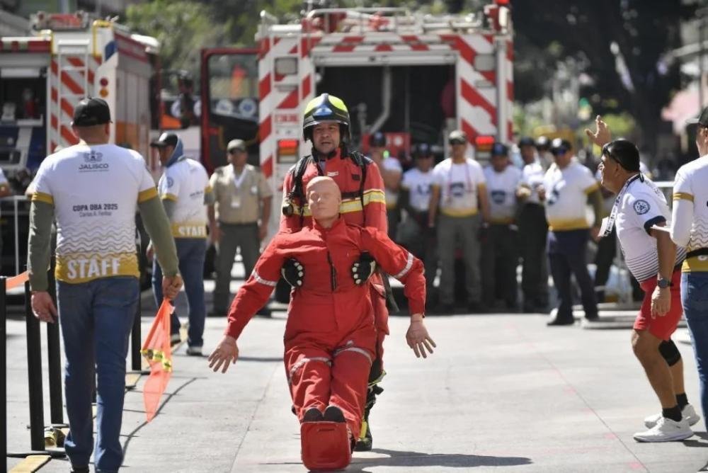 El bombero bernalense David Cassani se consagró campeón en México