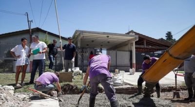 Mayra Mendoza recorrió reparaciones de pavimentos en el barrio "El Dorado"