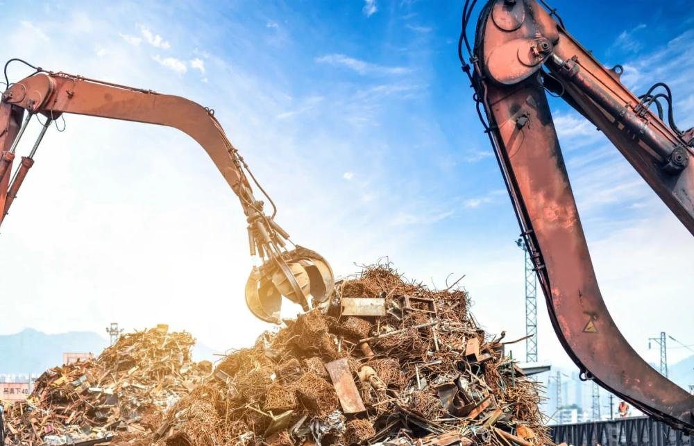 Cómo Global Sur optimiza el manejo de residuos industriales con hidrogrúas